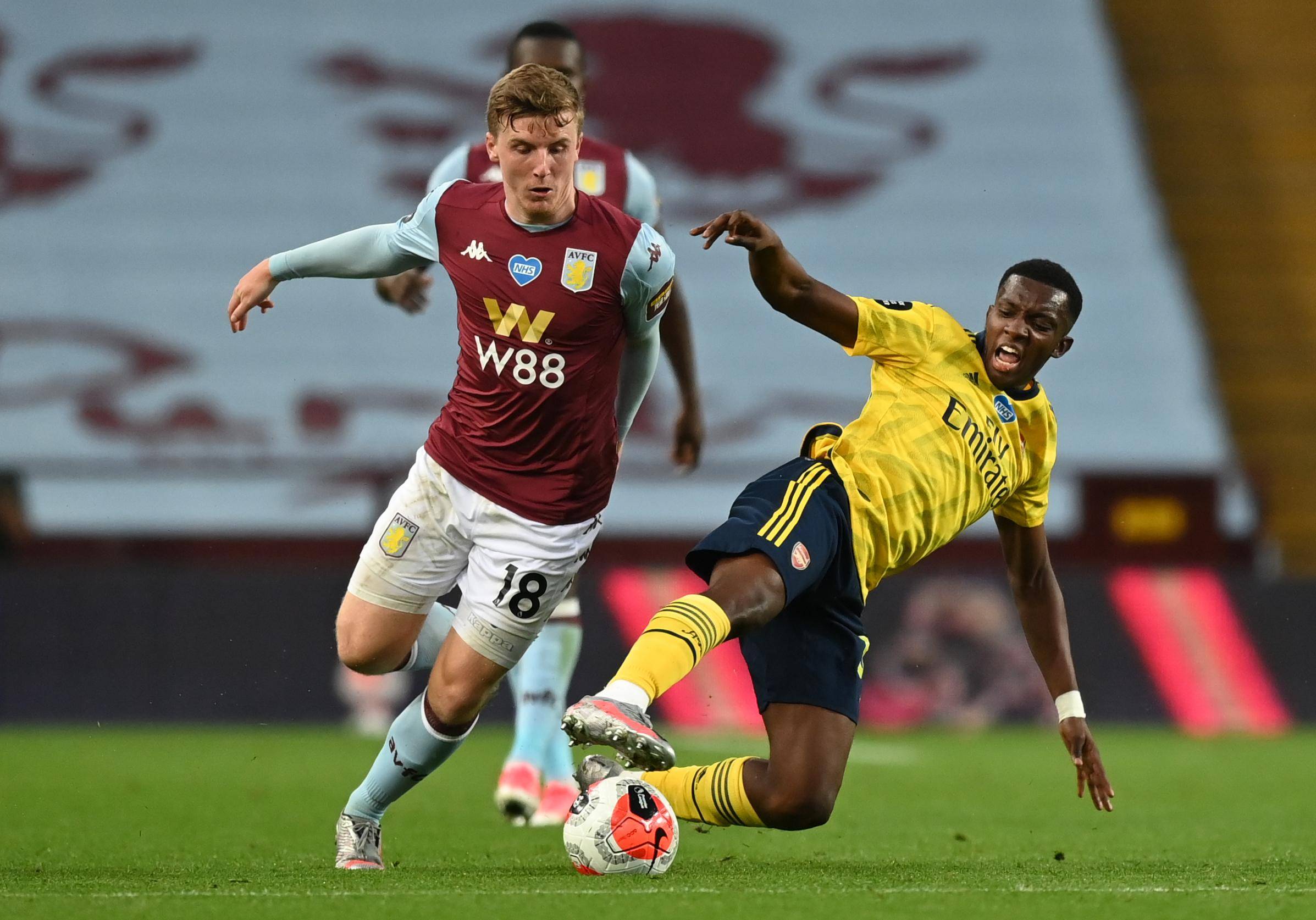 近8次代表西班牙出战正式比赛，奥亚萨瓦尔贡献7球6助攻