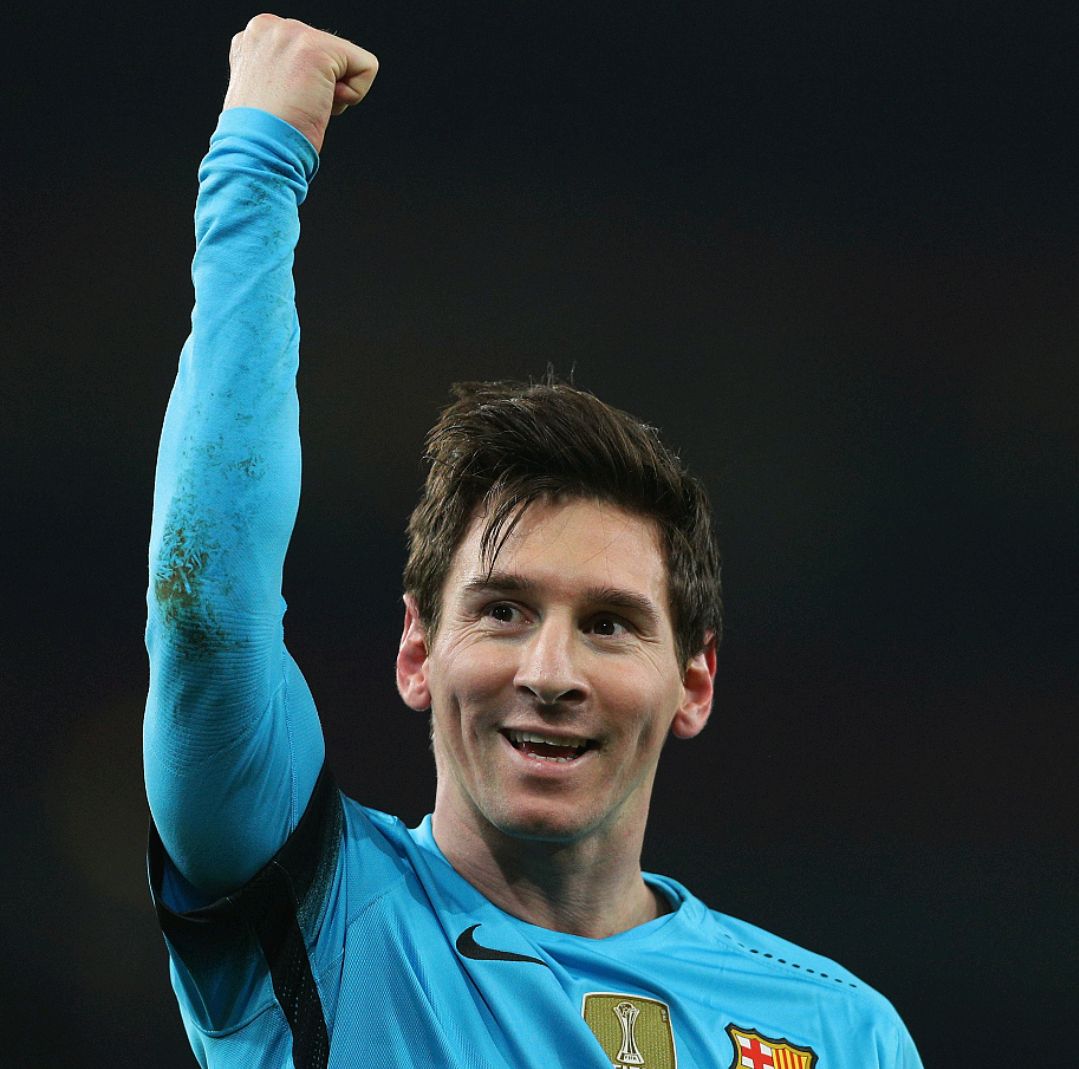 时隔34年维京队再夺挪超冠军，球迷冲入球场内疯狂庆祝