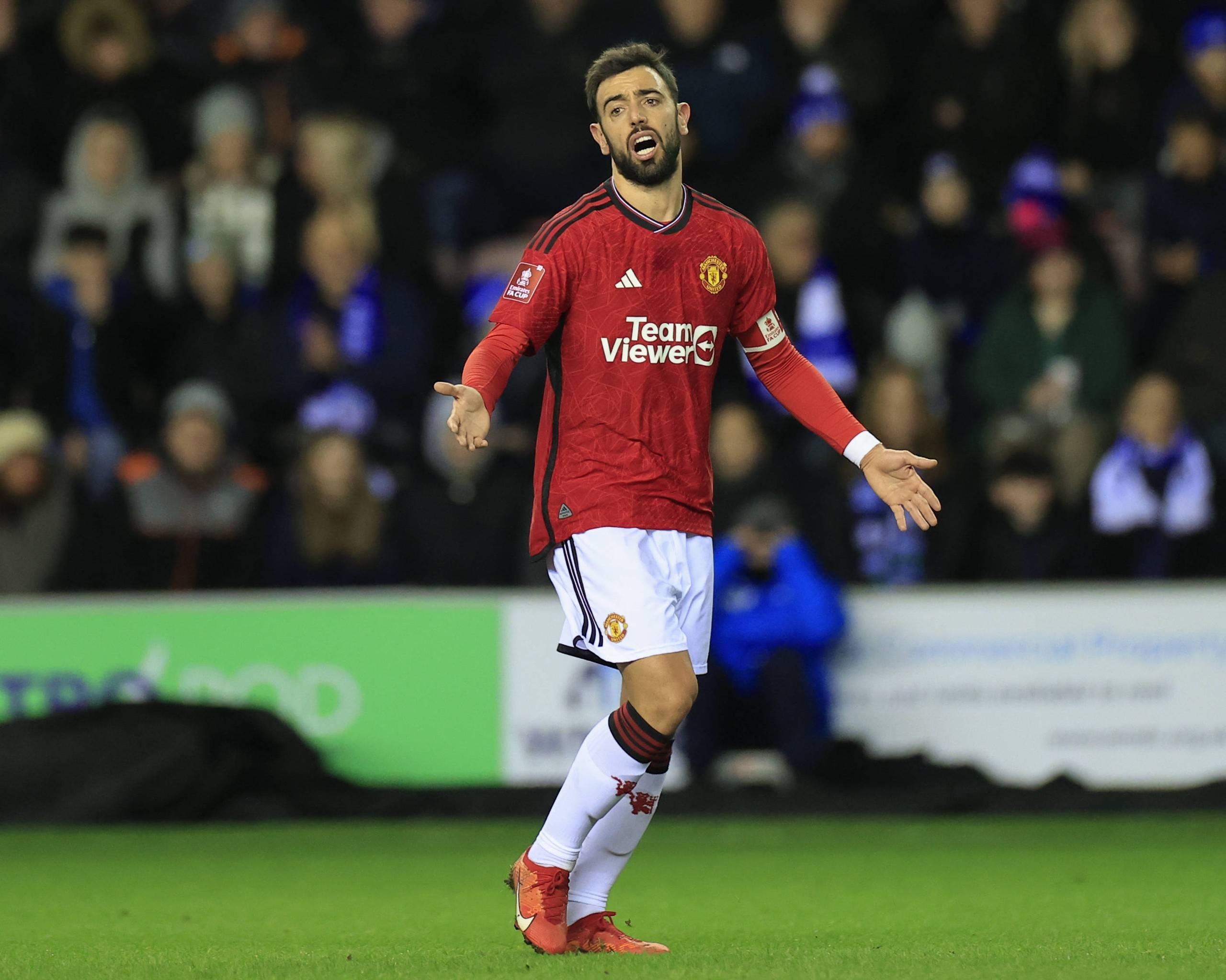 文班亚马自投自扣 帮助马刺三杀雷霆（文班亚马自抛自扣 助马刺三度击败雷霆）