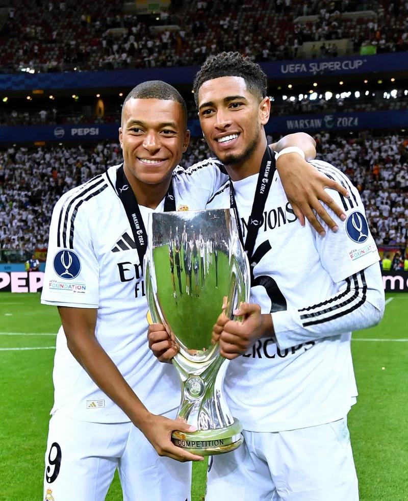 欧冠战报：里奥斯传射巴雷罗破门，本菲卡2-0完胜那不勒斯