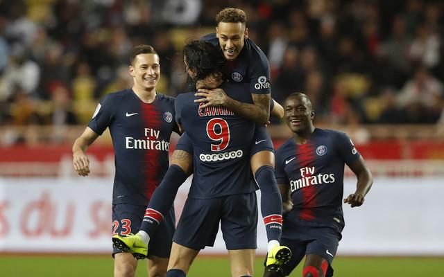 高效输出！马威半场5投4中&罚球2中2 得到10分2板1助1帽（马威半场火力全开：5投4中、罚球2罚全中，收获10分2板1助1帽）